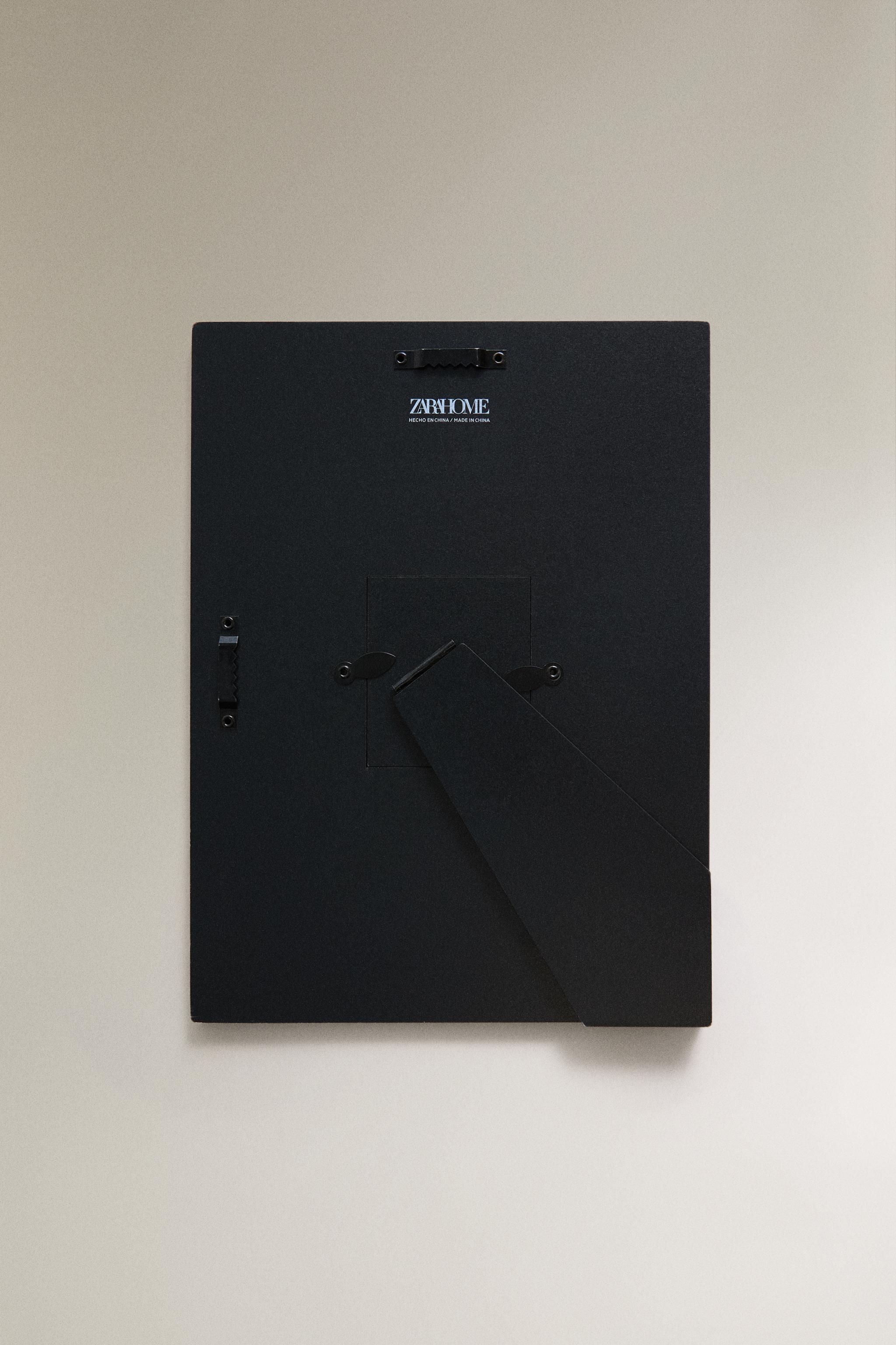 MINIMALIST METAL FRAME